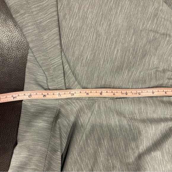 Lululemon men’s shorts - Picture 3 of 7